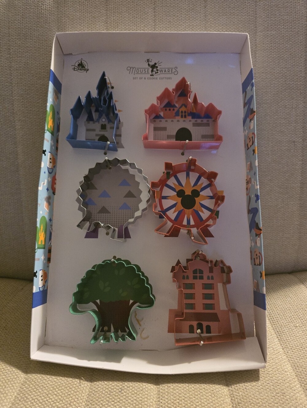 Disney THEME PARK SHAPE Mouse Wares Set of 6 Cookie Cutters New